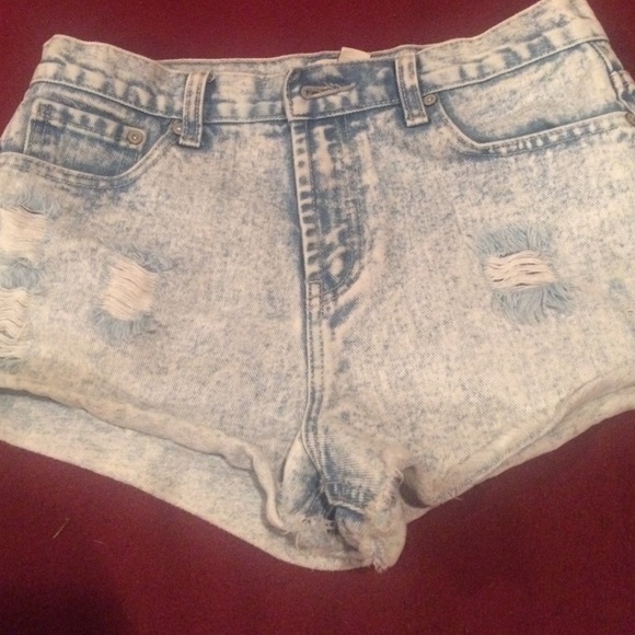 Forever 21 high rise light wash shorts - Picture 2 of 3