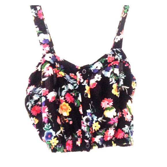 Adorable floral crop top!