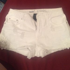 White high rise mossimo shorts
