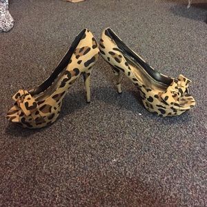 REDUCED Sz 7.5 cheetah print pumps
