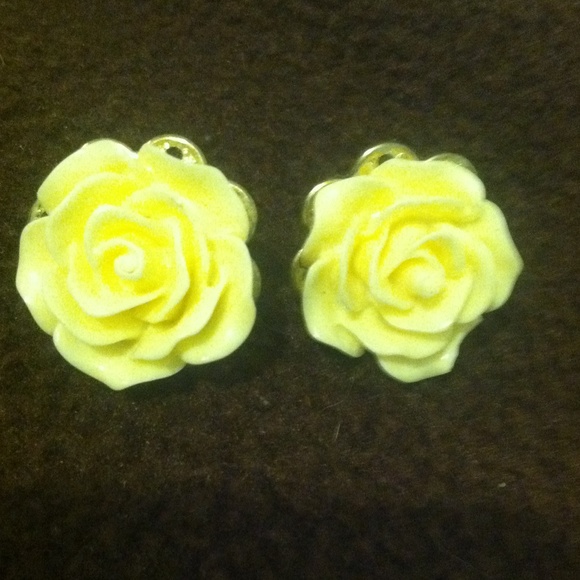 Cream color rose earrings
