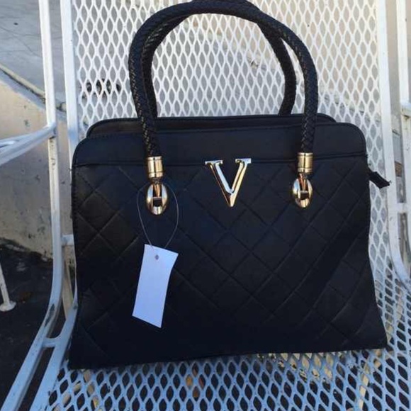 Handbags - { New } Beautiful black classy handbag💕