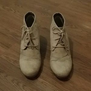 Beige sade shoes