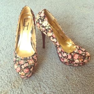 Fahrenheit Size 8 Women's Floral Pumps