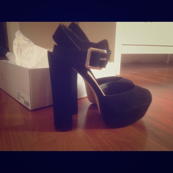 Steve Madden Jillyy Suede Black Pumps Size 8.5