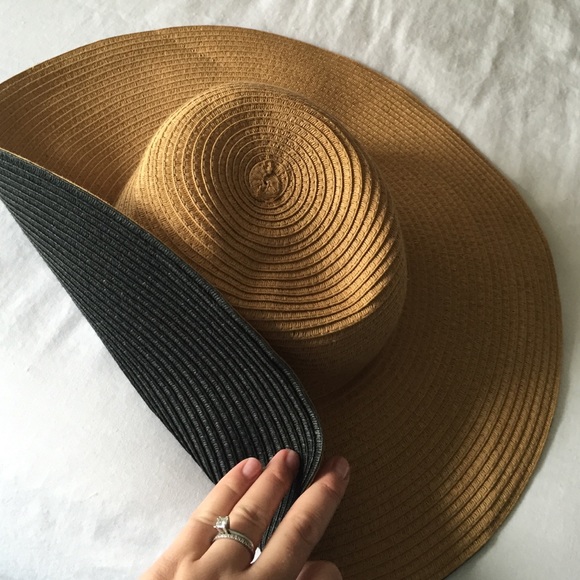 ❌SOLD❌ Floppy Hat!