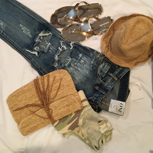 BCBG ROSE GOLD SANDALS SIZE 8👣💛