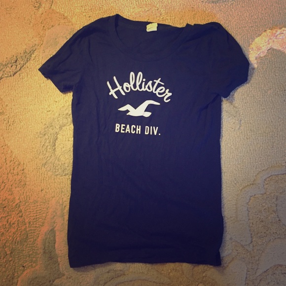 NAVY HOLLISTER TSHIRT