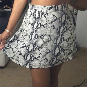Snakeskin pattern flowy skirt