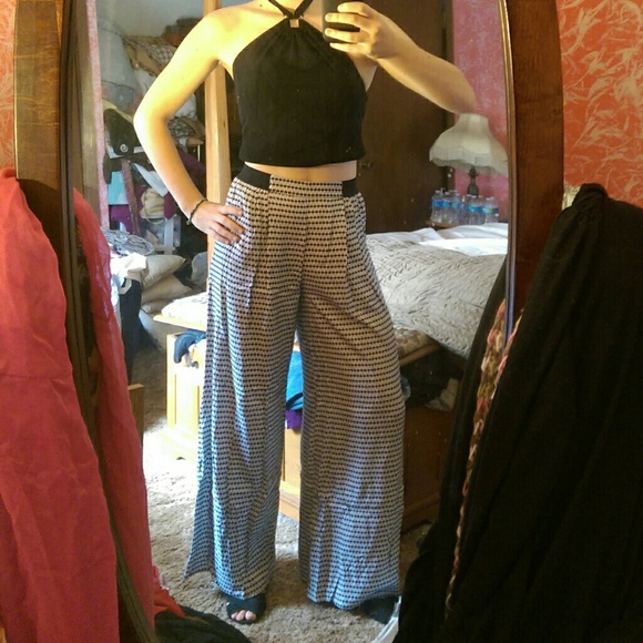 NWOT patterned palazzo pants with pockets