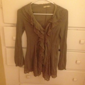 Beautiful ruffled top! Only worn once.