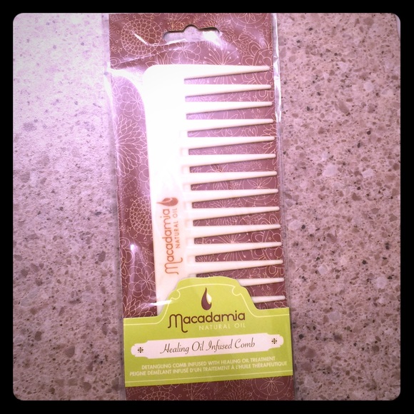Macadamia oil infused healing comb