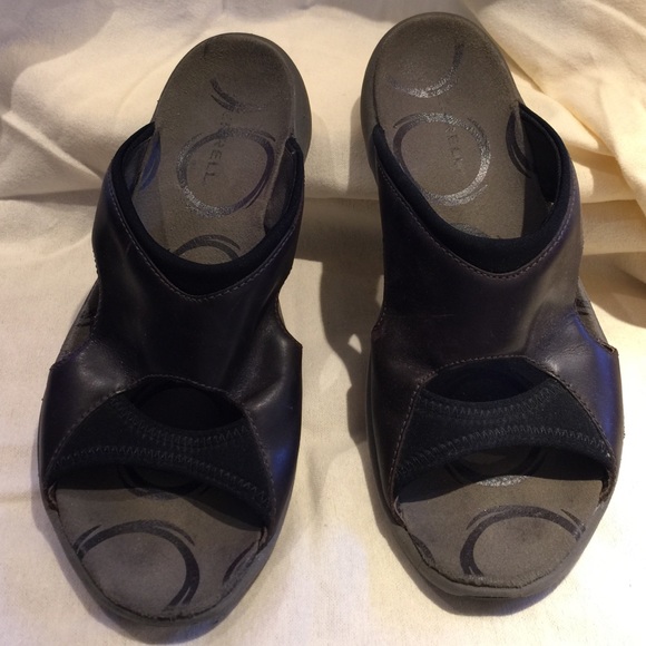 Merrill brown leather slides, 7 medium