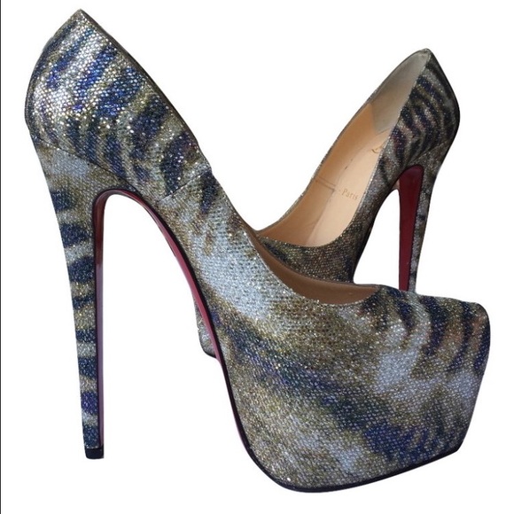 ✨SOLD✨Christian Louboutin Daffodile Sirene 39