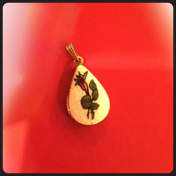 Vinatge Gold Gillouche Locket
