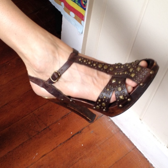 Hot studded Mia wooden heels!