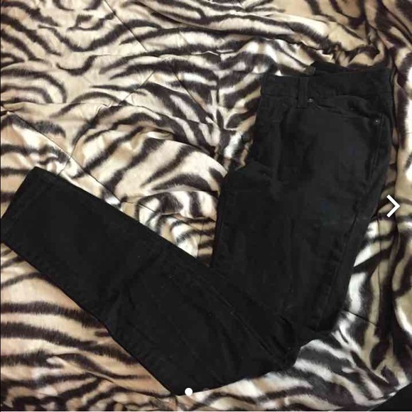 Black Levi's skinny jeans