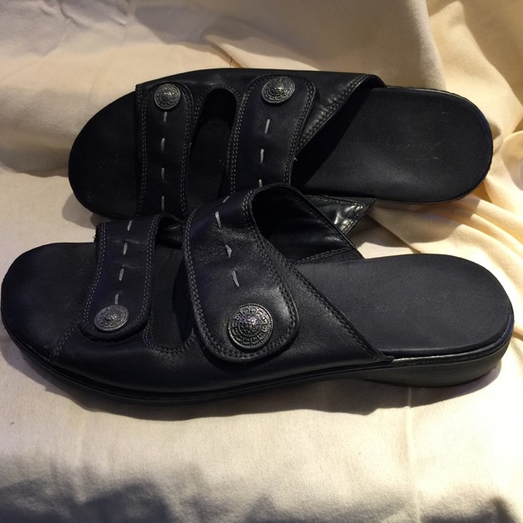 Black leather slides, 11 wide - Picture 3 of 4
