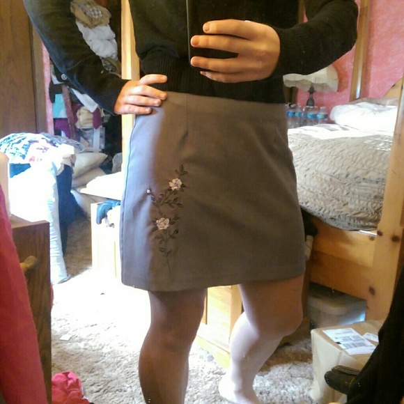 Grey skirt with flower decoration