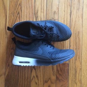 Women's nike air max thea