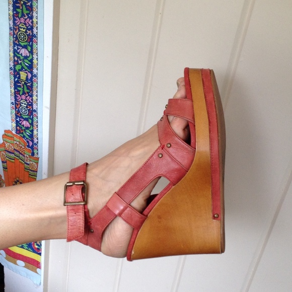 Gorgeous red wedge with wooden sole!
