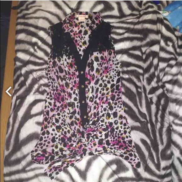 Button up blouse - Picture 2 of 2