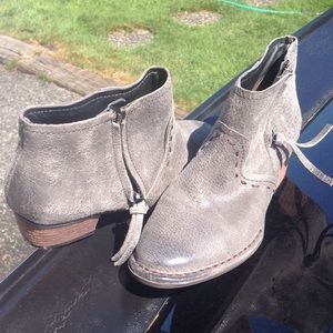 Grey leather booties, GIANI BERNINI size 7
