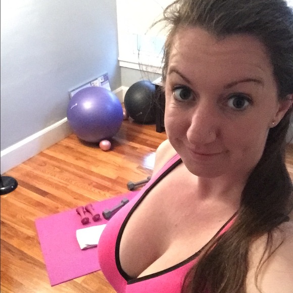 Meet your posher Sara ππΌ - Picture 3 of 3