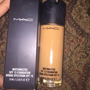 M.A.C Matchmaster Foundation (6.0)