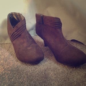 Brown Vincci Kitten Heels