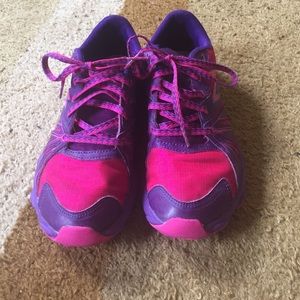 Girls Newbalance pink and purple sneakers