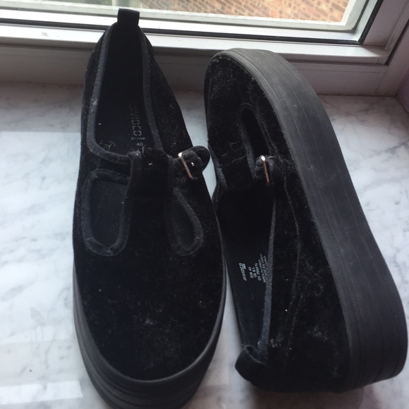 Velvet platform shoes