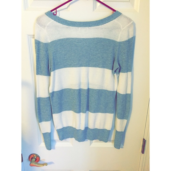 Gray and white striped sweater - Picture 2 of 2