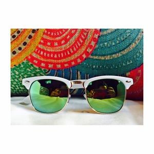 White Clubmaster Sunnies w. Blue/Green Mirror Lens