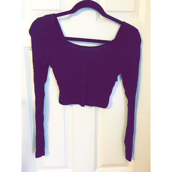 Black crop top with twist in the back - Picture 2 of 2