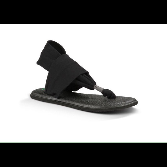 Black Sanuk yoga slings with box