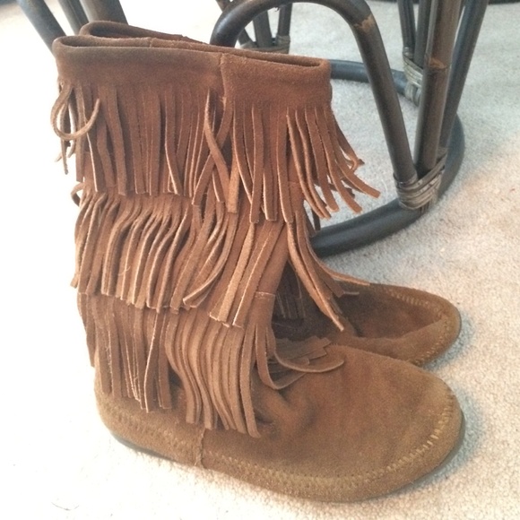 Minnetonka fringe boots