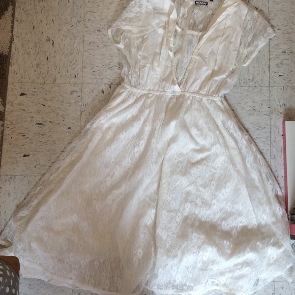 Vintage white lace dress - Picture 1 of 3
