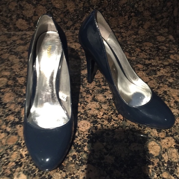 Navy patent leather missimo heels