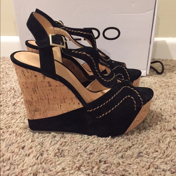 Coach wallet and also shoes. - Picture 3 of 3