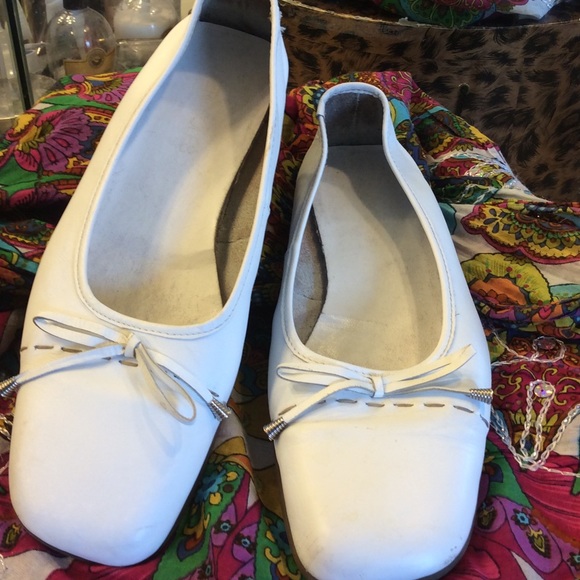 AEROSOLES WALKING FLATS