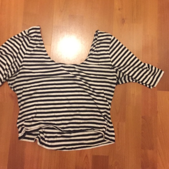 Black&white striped crop top