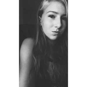 Meet your Posher, Caitlin