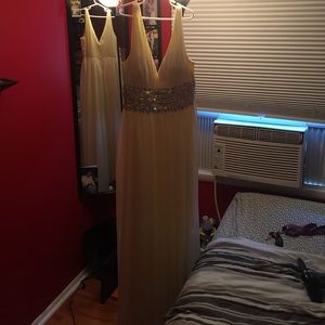 Size 8 dress and in perfect condition