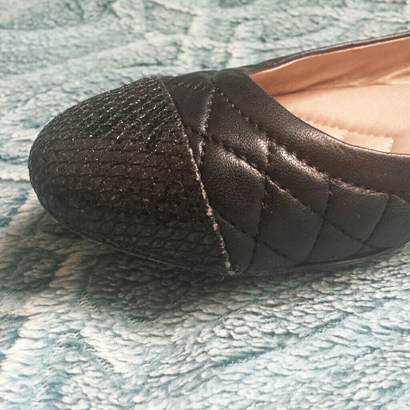 Vince Camuto roundtoe flats - Picture 3 of 4