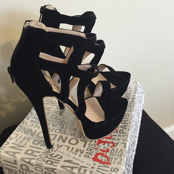 Black Platform High Heeled Pumps