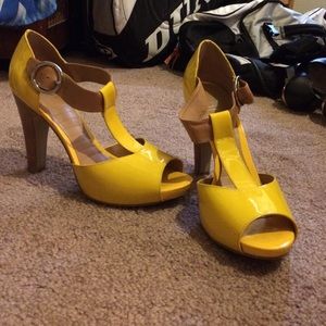 Gianni Bini Yellow Patent T-Strap Heels 3.5"