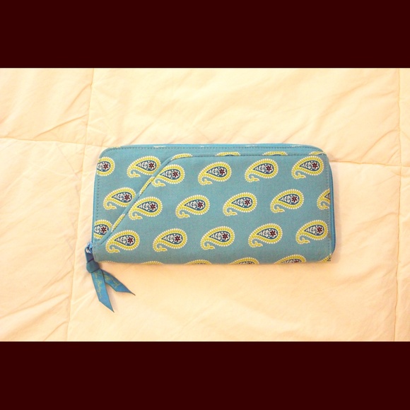 Vera Bradley wallet: Bermuda Blue