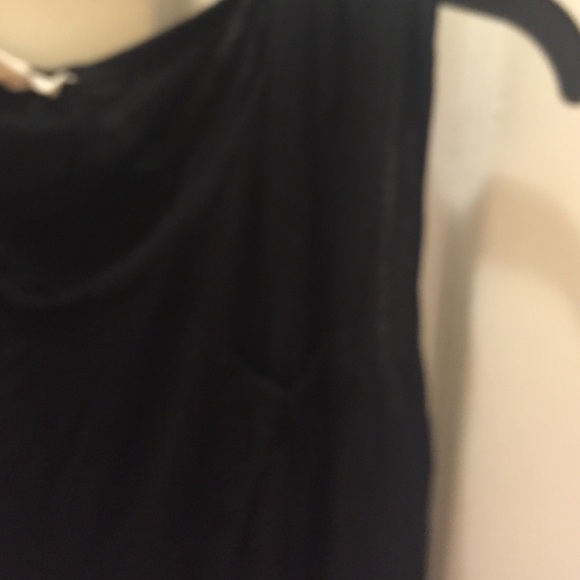 Basic black tee w/pocket - Picture 2 of 2