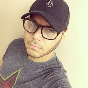 Meet your Posher, Alex